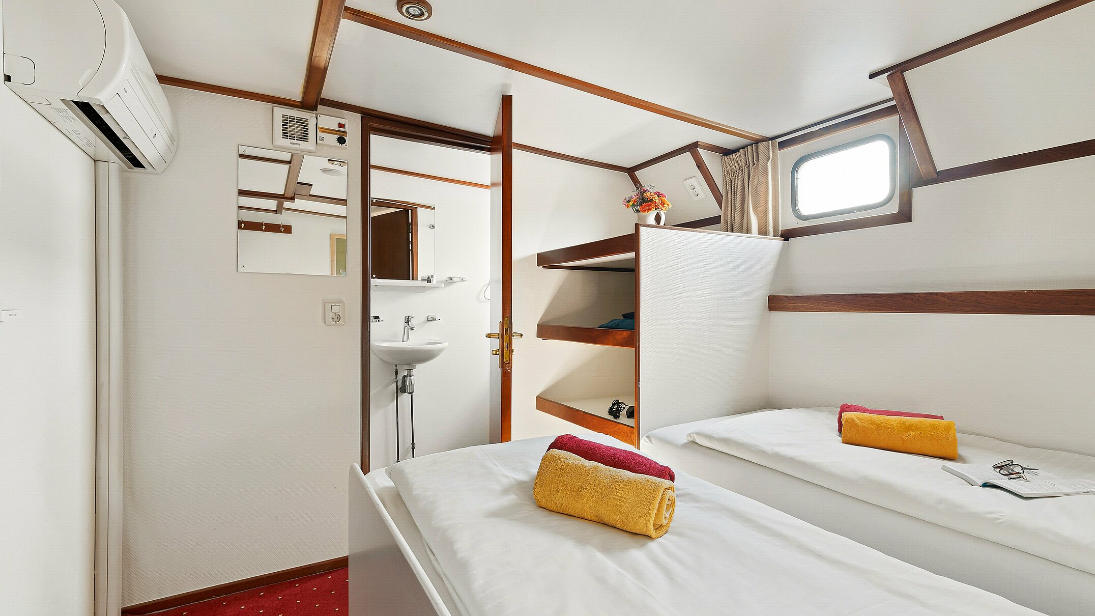 Cycletours Holidays Barges Liza Marleen Twin Cabin with Bathroom